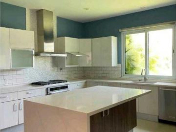 Piso de lujo en venta en Bella Vista, Provincia de Colón 130773 LuxuryEstate. Com