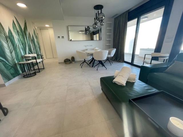 Piso de lujo en venta en Benatalaya, Estepona, Andalucía