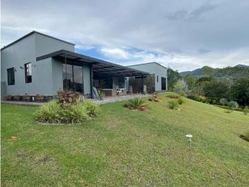Casa de campo de alto standing de 3 dormitorios en venta La Ceja, Colombia