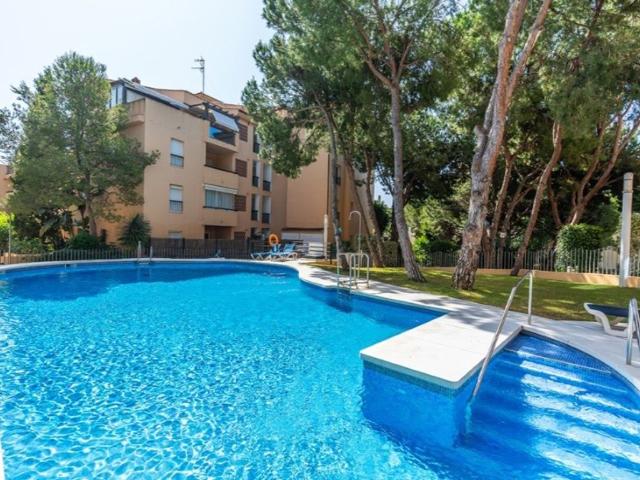 Piso de lujo en venta en Las Chapas Alicate Playa, Marbella, Andalucía