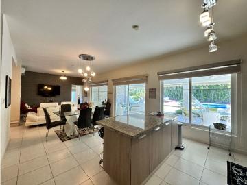 Piso de lujo en venta en San Carlos, Panamá 129272 LuxuryEstate. Com
