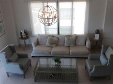 Piso de lujo en venta en San Carlos, Panamá 130037 LuxuryEstate. Com