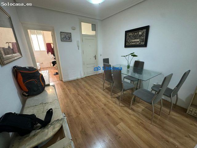 Piso de tres dormitorios en calle Parra incluye pequeño local comercial en el precio, metro Oporto