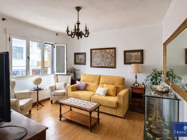 Piso de tres dormitorios en el centro de Luanco, con un trastero espectacular