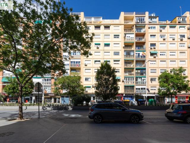 Piso de tres dormitorios, ideal estudiantes