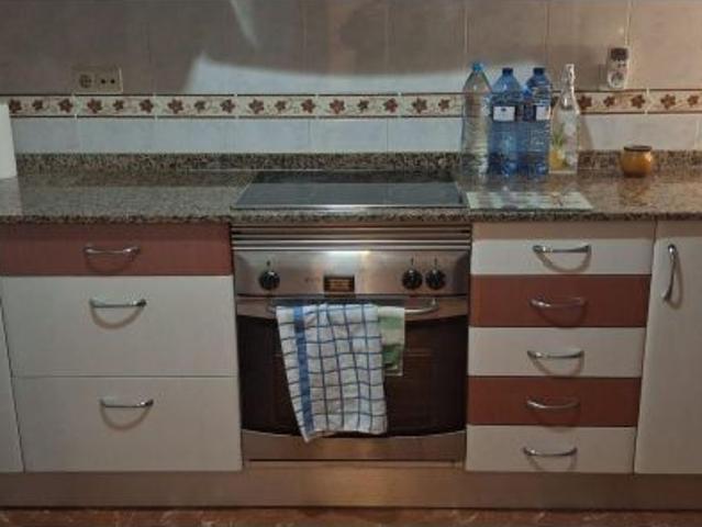 PISO DE TRES DORMITORIOS Y DOS BAÑOS A 300 METROS DE LA PLAYA