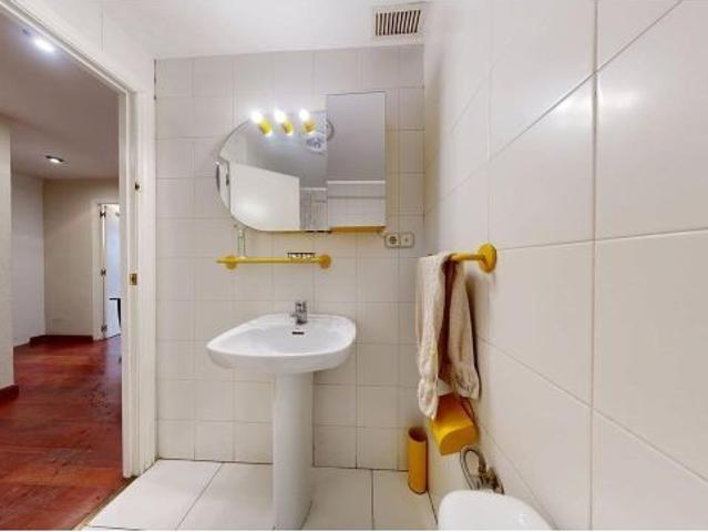 Piso de 100m2 útiles, CON USO Y DISFRUTE DE UNA TERRAZA DE APROX. 80M2