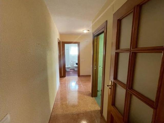 Piso de 107 m2 con 3 dormitorios en Parque Mediterráneo–Los Guindos, a pocos metros de la playa y co