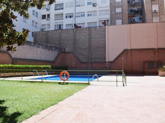 Piso de 1 dormitorio con piscina y trastero en Doctor Cerrada, centro de Zaragoza