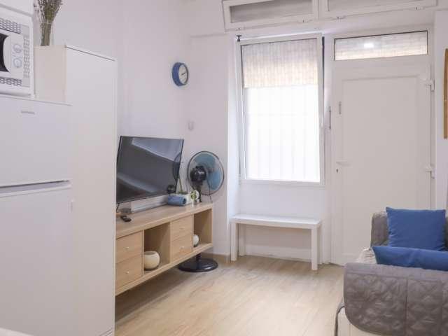 Piso de 1 dormitorio en alquiler en Valdeacederas, Madrid