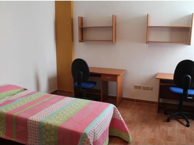 ? Piso de 1 dormitorio en alquiler en Calle Moral de la Magdalena, Granada | Disponible 4 de julio |
