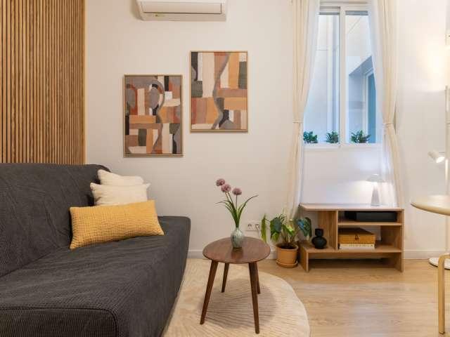 Piso de 1 dormitorio en alquiler en Embajadores, Madrid
