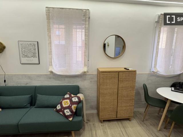 Piso de 1 dormitorio en alquiler en Numancia, Madrid