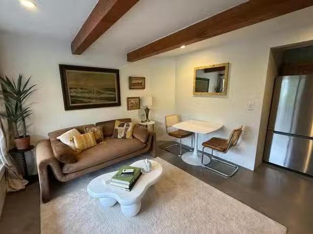 Piso de 1 habitación en North Sycamore Avenue, Central LA