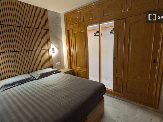 Piso de 2 dormitorios en alquiler en Centro Sagrario, Granada