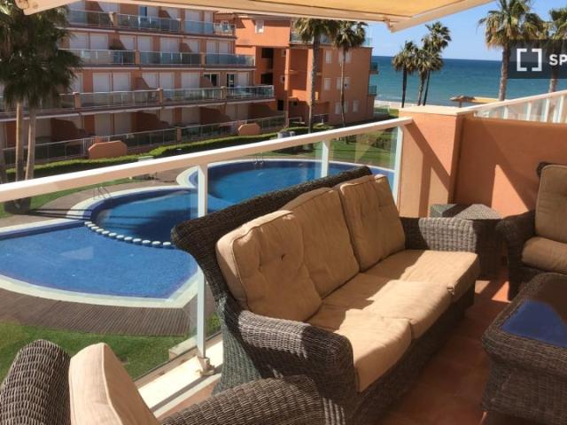 Piso de 2 dormitorios en alquiler en Dénia, Alicante