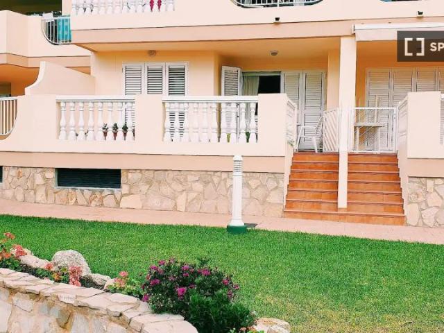 Piso de 2 dormitorios en alquiler en Dénia, Alicante