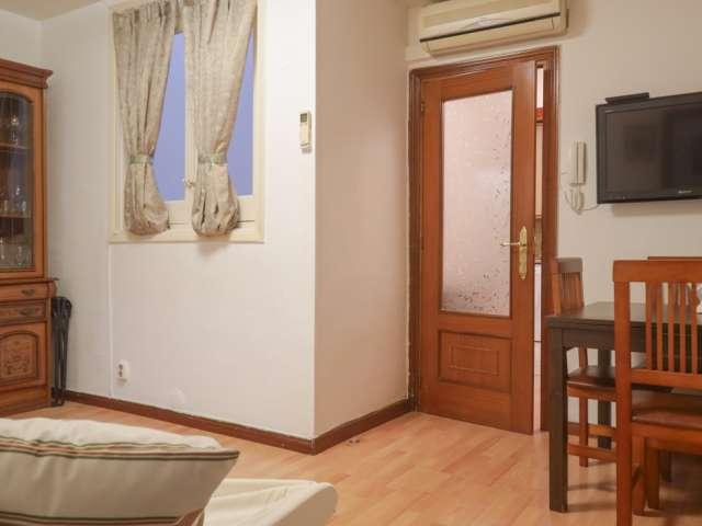 Piso de 2 dormitorios en alquiler en Embajadores, Madrid