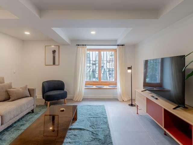 Piso de 2 dormitorios en alquiler en Embajadores, Madrid