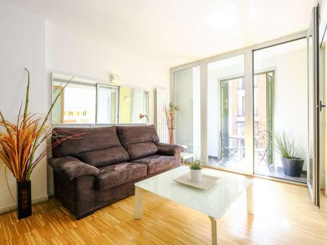 Piso de 2 dormitorios en alquiler en Embajadores, Madrid