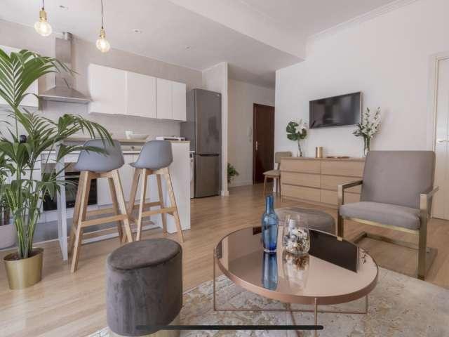 Piso de 2 dormitorios en alquiler en Embajadores, Madrid