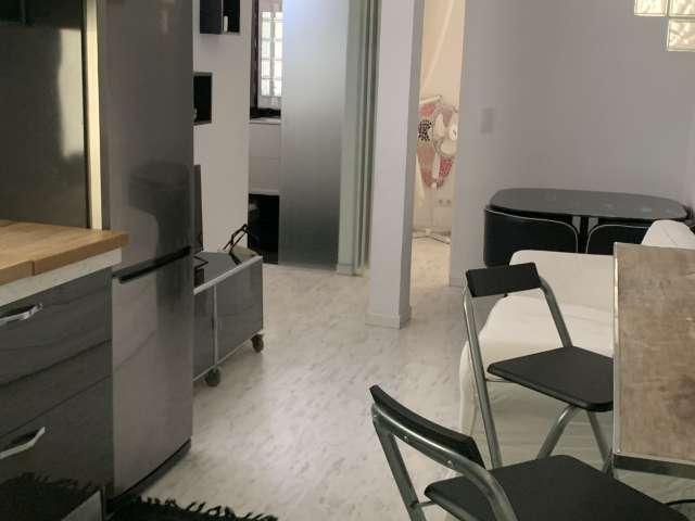 Piso de 2 dormitorios en alquiler en Embajadores, Madrid