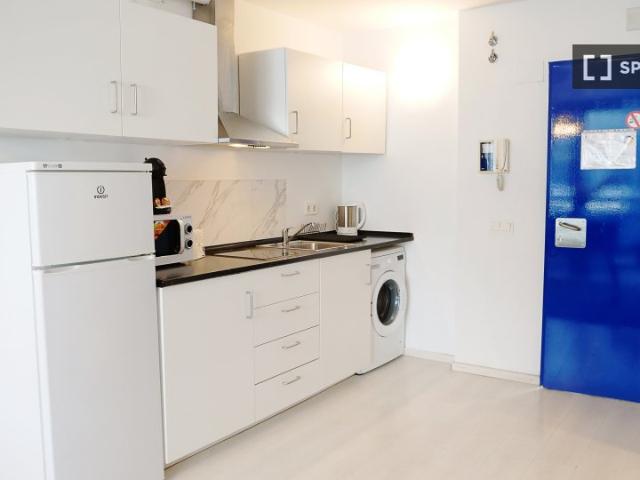 Piso de 2 dormitorios en alquiler en Valdefuentes