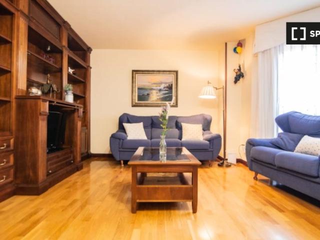 Piso de 2 dormitorios en alquiler en Valderrivas, Madrid