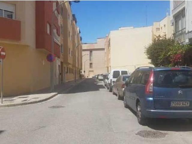 Piso de 2 dormitorios y garaje en El Ejido