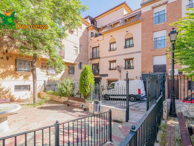 Piso de 2 dormitorios y plaza de aparcamiento en La Zubia