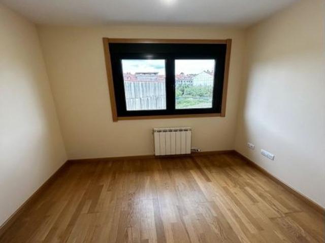 Piso de 2 hab. con AMPLIO SALÓN Y COCINA INDEPENDIENTE en MORAÑA — PONTEVEDRA