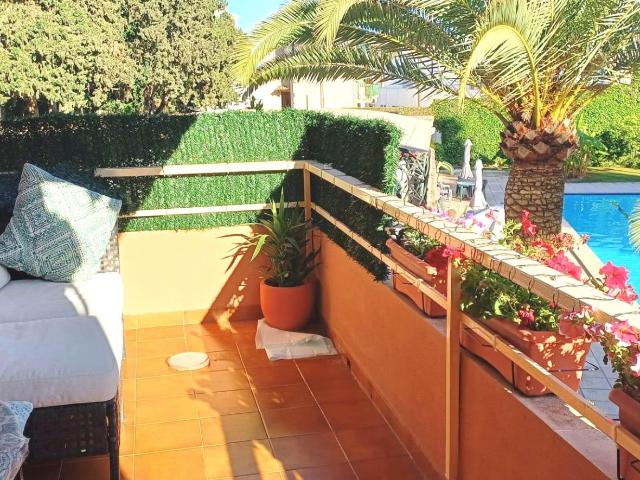 PISO DE 2 HABITACIONES CON TERRAZA Y PISCINA COMUNITARIA EN CALA NOVA