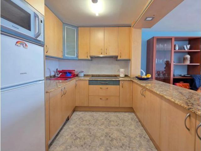 PISO DE 2 HABITACIONES CON VISTA A MAR, PARKING Y LICENCIA TURISTICA