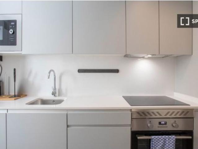 Piso de 2 habitaciones en alquiler en Nueva España, Madrid. Se admiten mascotas