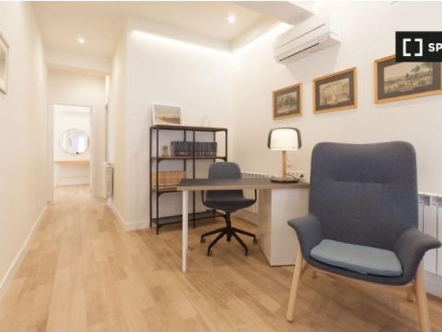 Piso de 2 habitaciones en alquiler en Cortes, se admiten profesionales