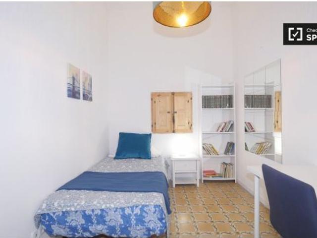 Piso de 2 habitaciones en alquiler en El Raval, perfecto para estudiantes y parejas