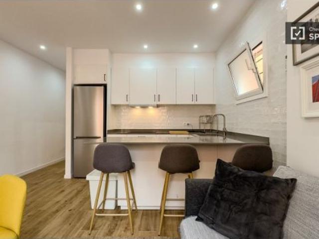 Piso de 2 habitaciones en alquiler en El Raval, solo para profesionales y apto para parejas o estudi