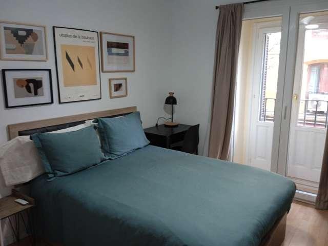 Piso de 2 habitaciones en alquiler en Embajadores, Madrid