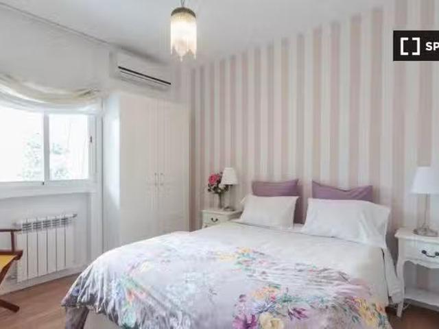 Piso de 2 habitaciones en alquiler en Embajadores, Madrid