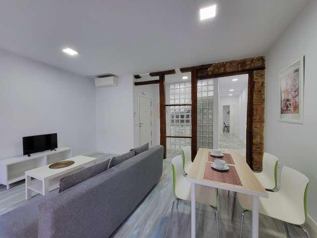 Piso de 2 habitaciones en alquiler en Embajadores, Madrid