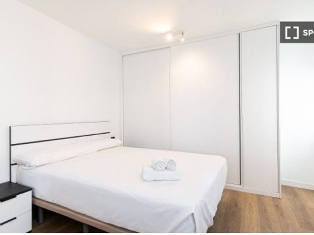 Piso de 2 habitaciones en alquiler en Ensanche Centro, gastos incluidos