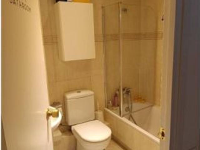 Piso de 2 habitaciones en alquiler en la Maternitat i Sant Ramon, gastos incluidos