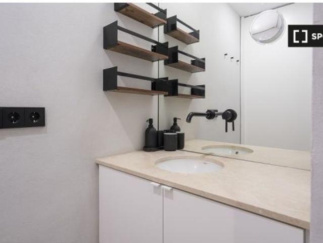 Piso de 2 habitaciones en alquiler en La Barceloneta, gastos incluidos