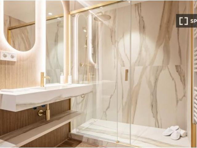 Piso de 2 habitaciones en alquiler en la Dreta de l' Eixample, gastos incluidos