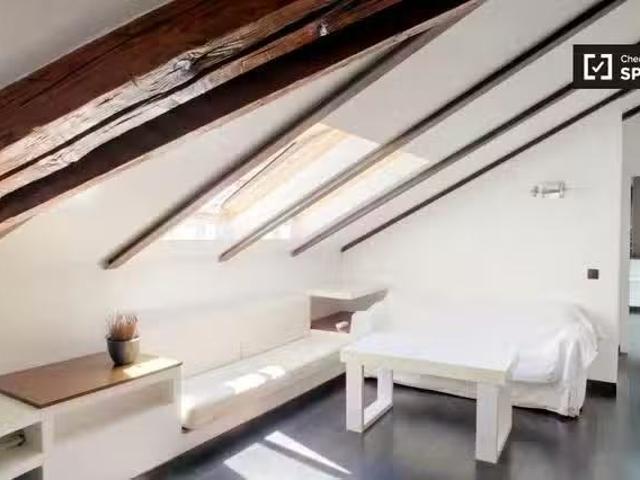 Piso de 2 habitaciones en alquiler en Sol, Madrid