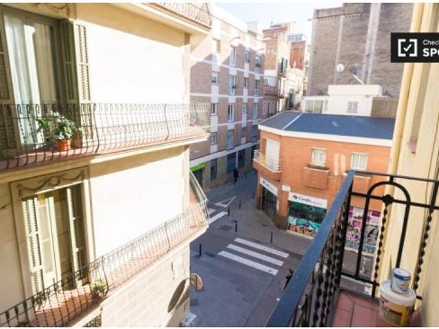 Piso de 2 habitaciones en alquiler en Vila de Gràcia, solo profesionales