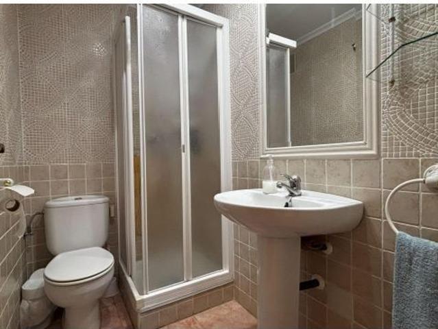 Piso de 2 habitaciones y 2 baños en Avenida Cervantes con vistas al mar