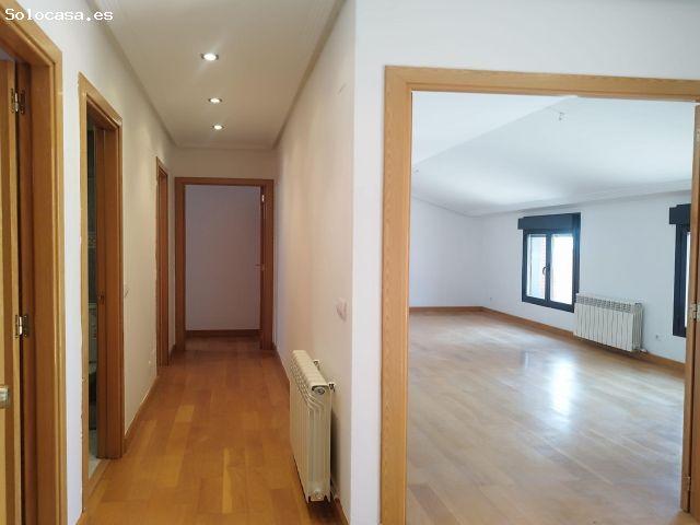 Piso de 2hab, 2 baños, garaje, trastero y gran terraza