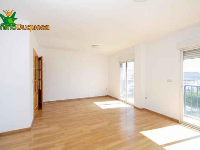 Piso de 3 dorm. y 2 baños en el centro de Atarfe