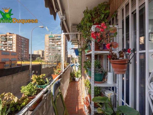 Piso de 3 dorm. en Cartuja. con plaza de aparcamiento